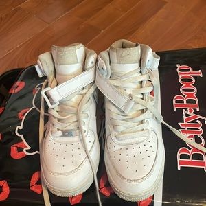 white nike air force